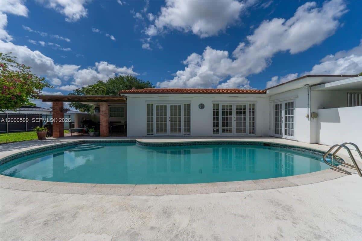 8197 W 14th Ct, Hialeah FL 33014