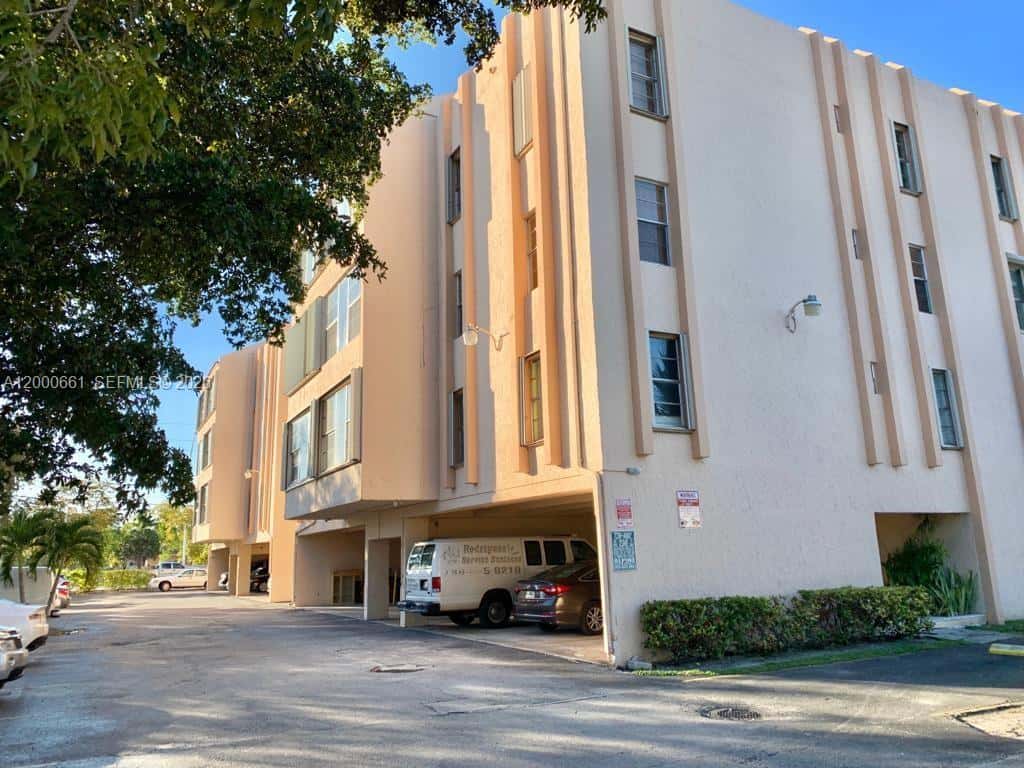 7345 W 4th Ave # 203, Hialeah FL 33014