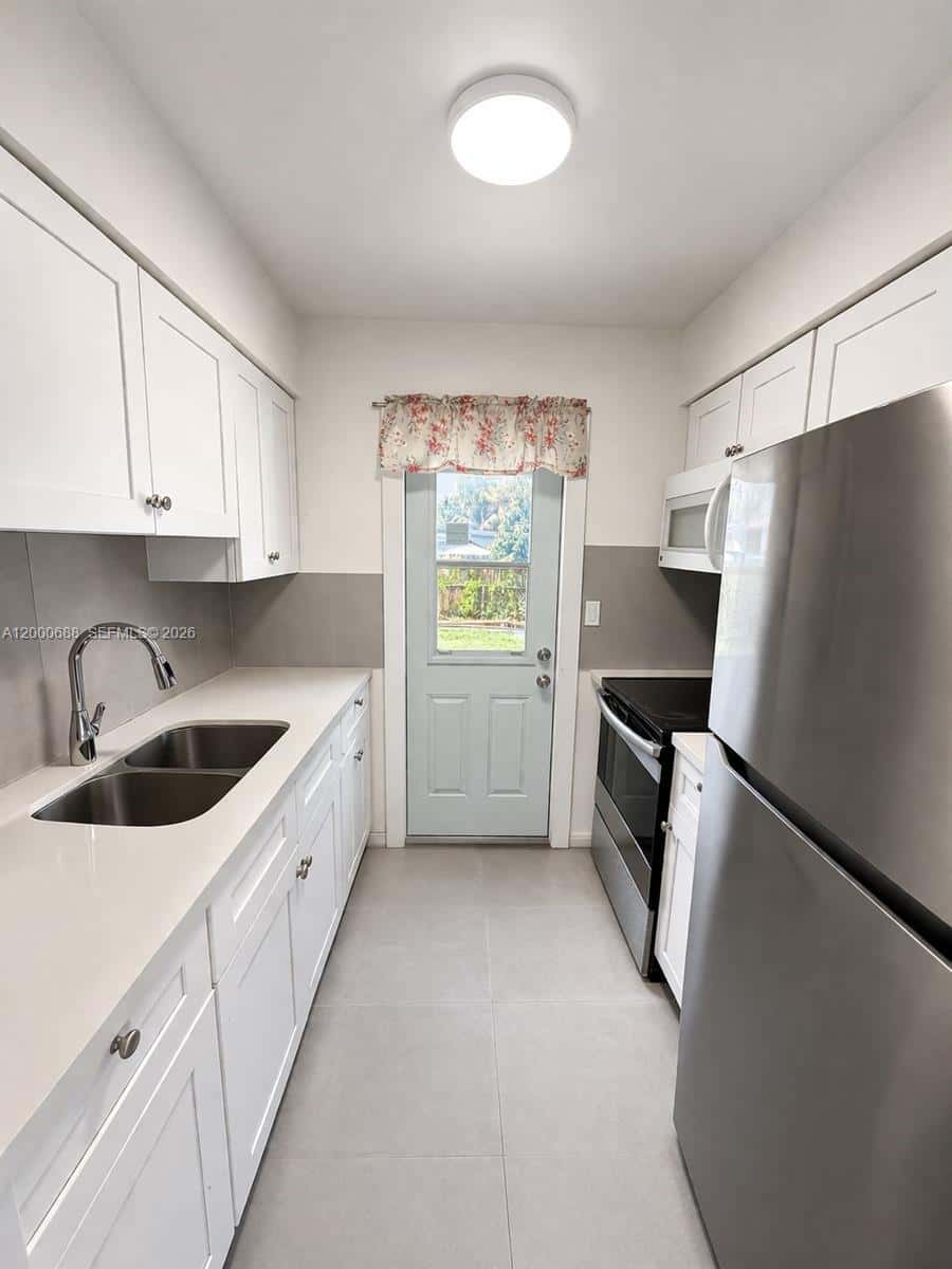 2550 NE 182nd St # 2550, North Miami Beach FL 33160
