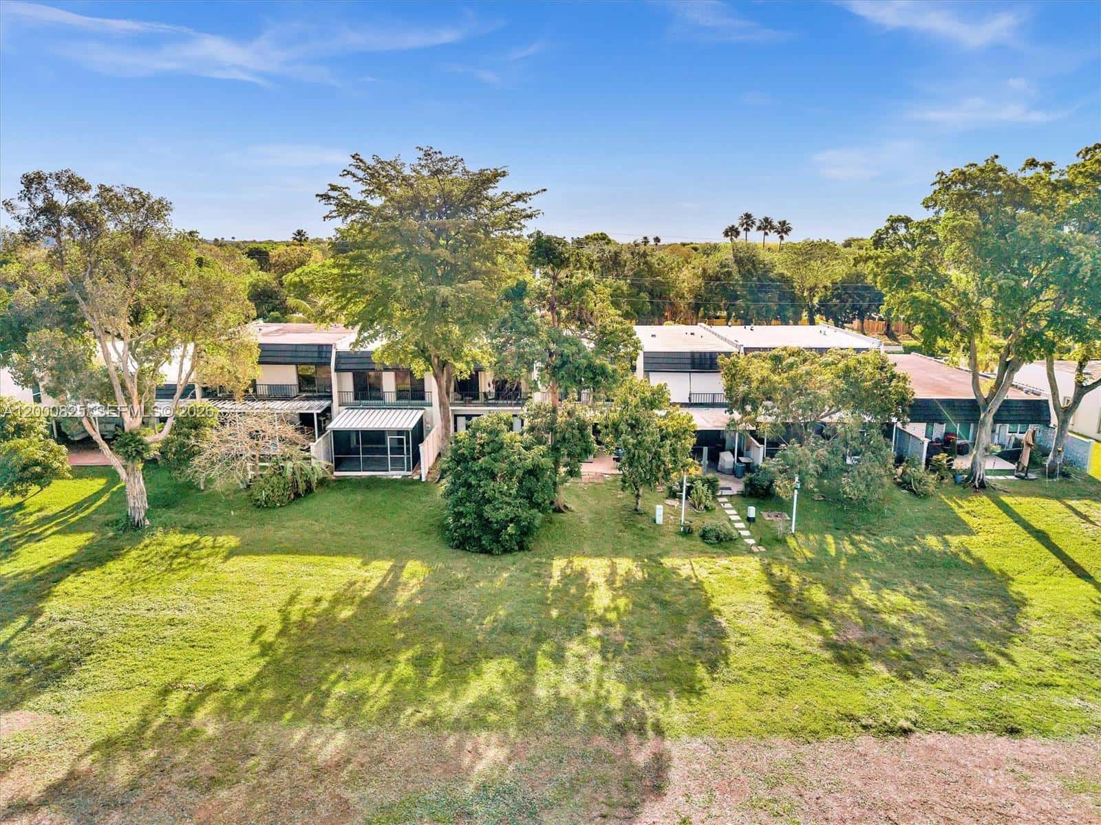 19174 Bobolink Dr, Hialeah FL 33015