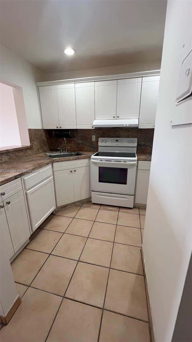 6070 W 18th Ave # 323, Hialeah FL 33012