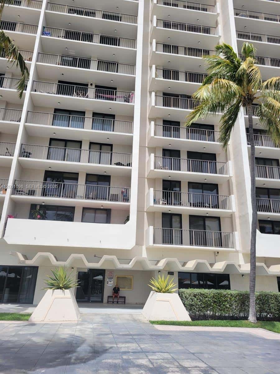 2625 Collins Ave # 1601, Miami Beach FL 33140