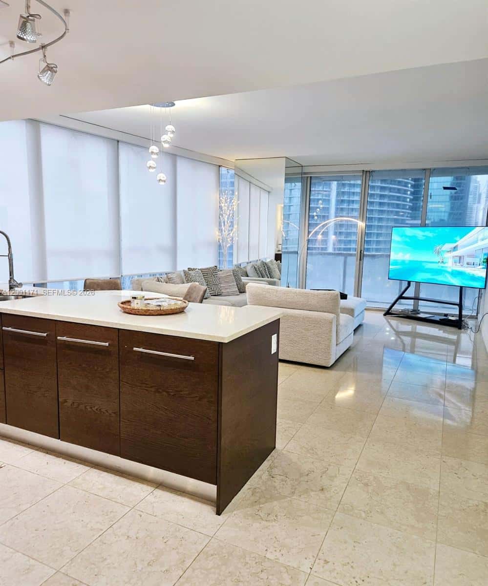 475 Brickell Ave # 2115, Miami FL 33131