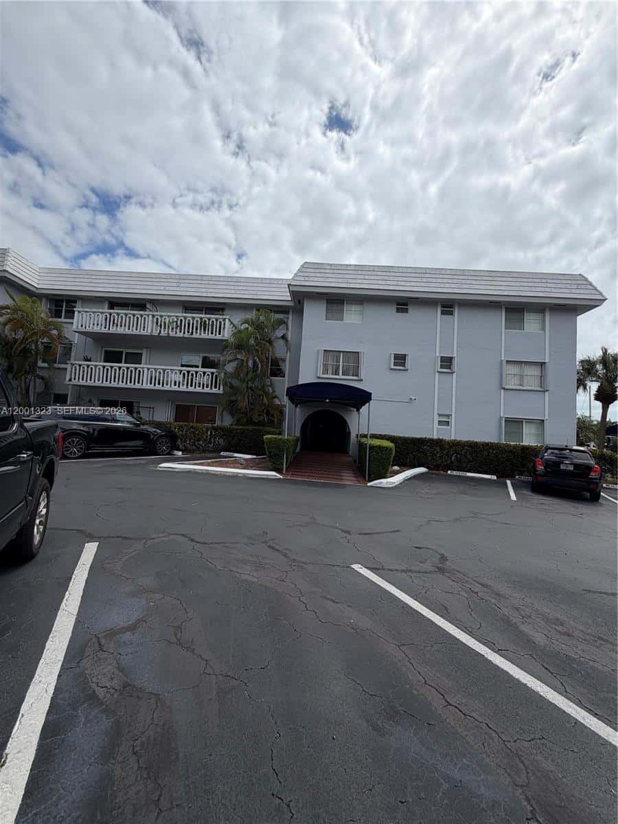 100 Edgewater Dr # 127, Coral Gables FL 33133