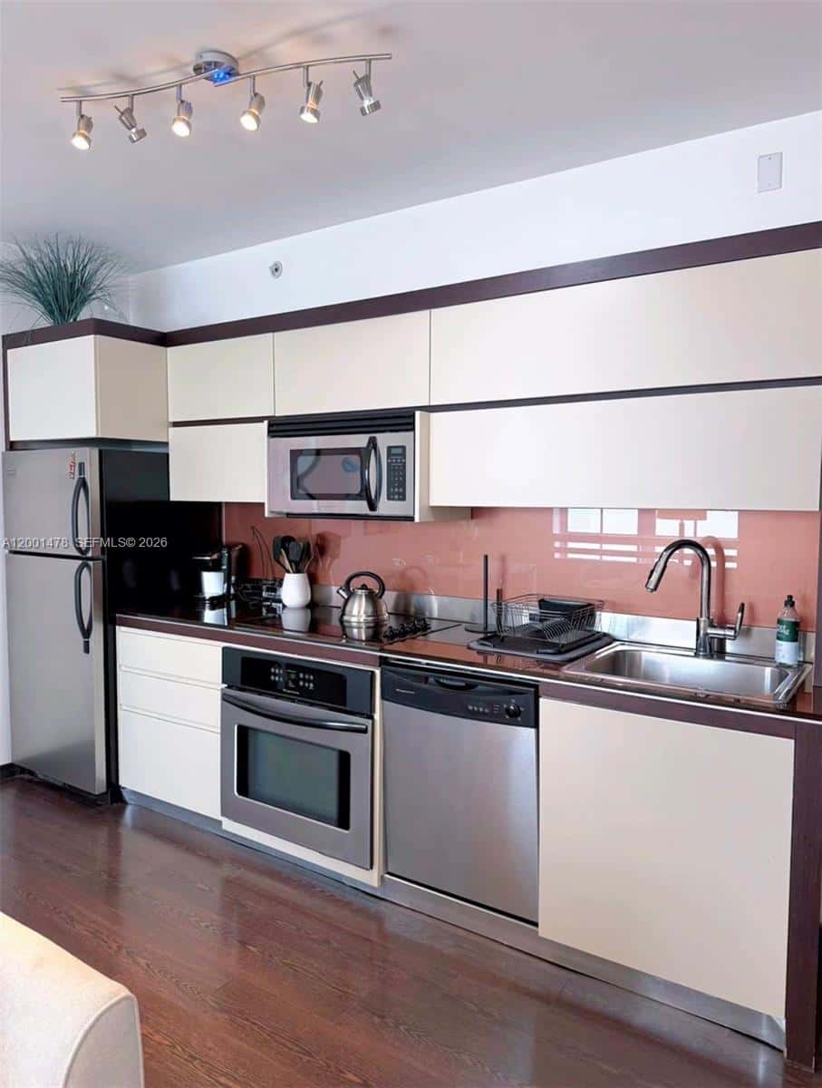 435 21st St # 204, Miami Beach FL 33139