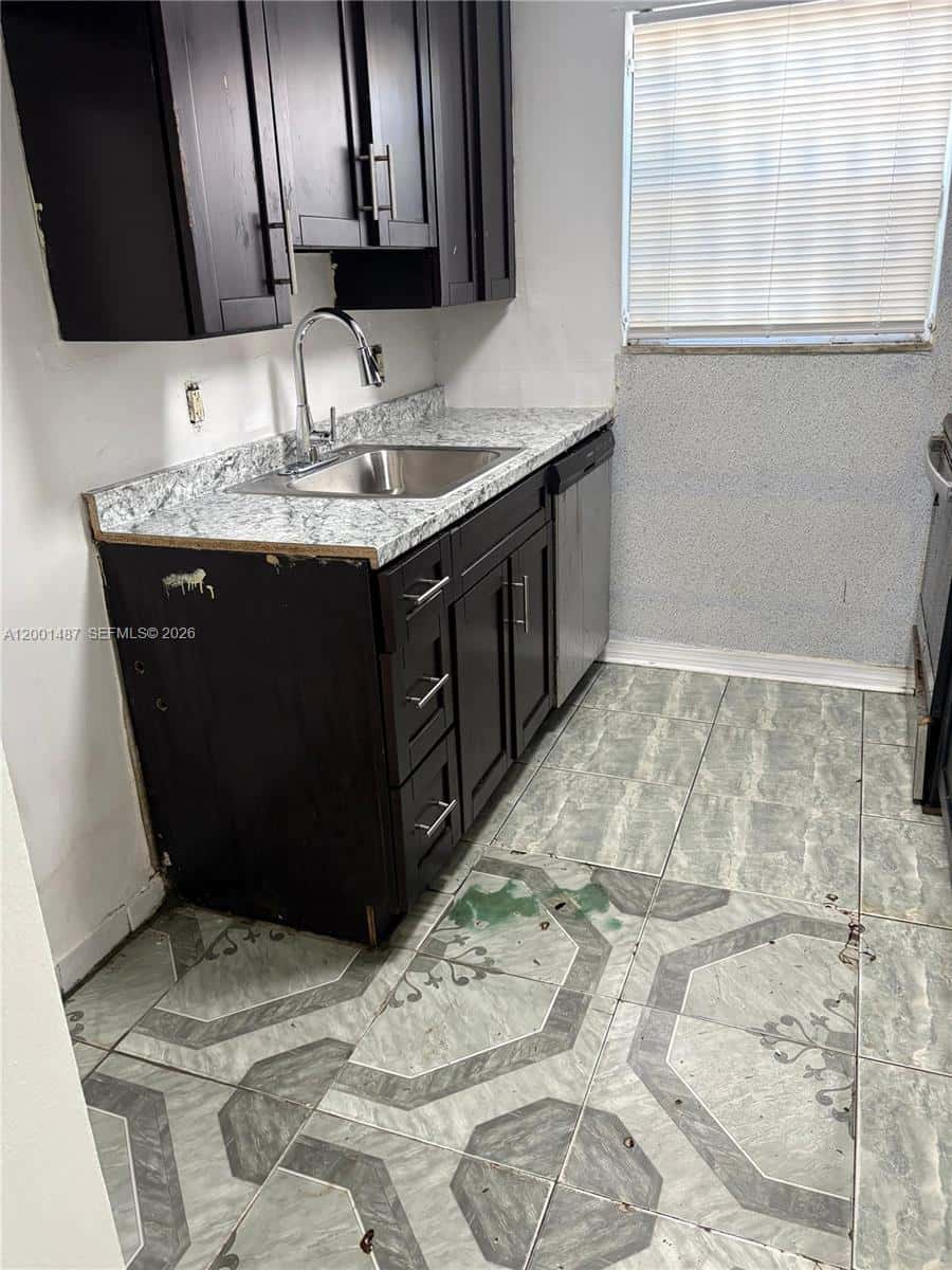 270 NE 142nd St # 14A, Miami FL 33161