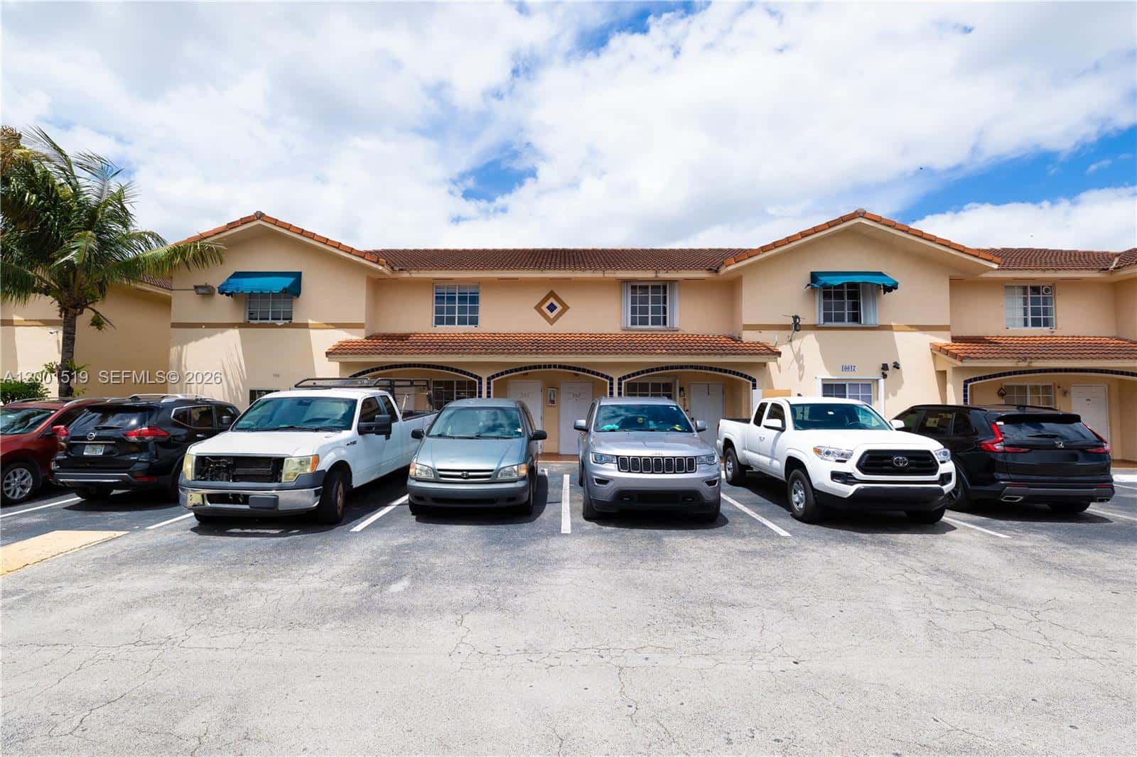 10017 W Okeechobee Rd # 202, Hialeah Gardens FL 33016