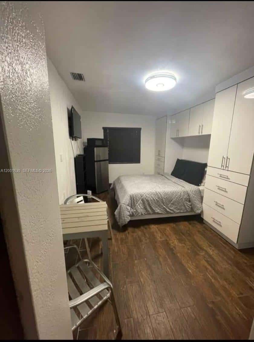 315 NW 59th St # 1, Miami FL 33127