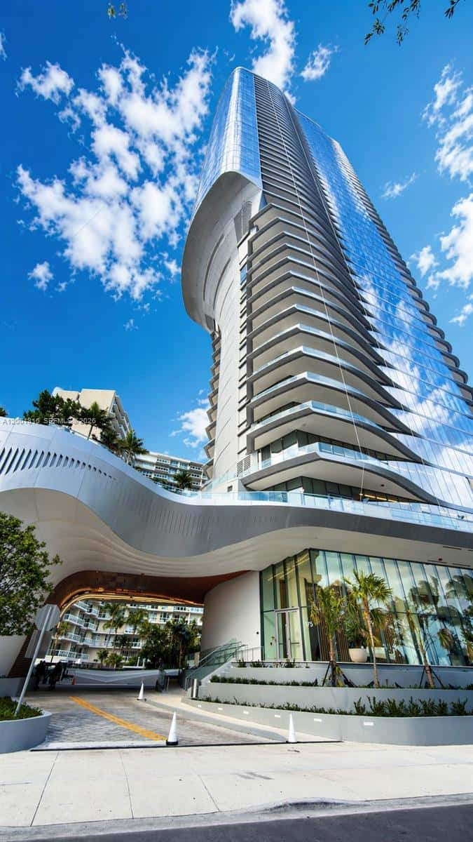 175 SE 25 RD # 504, Miami FL 33129