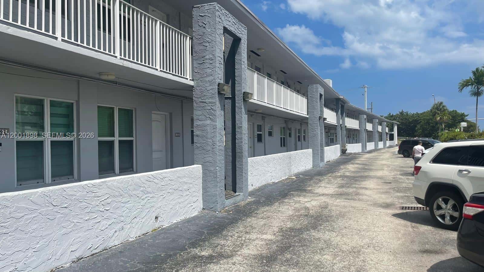 2225 NE 123rd St # 204, North Miami FL 33181