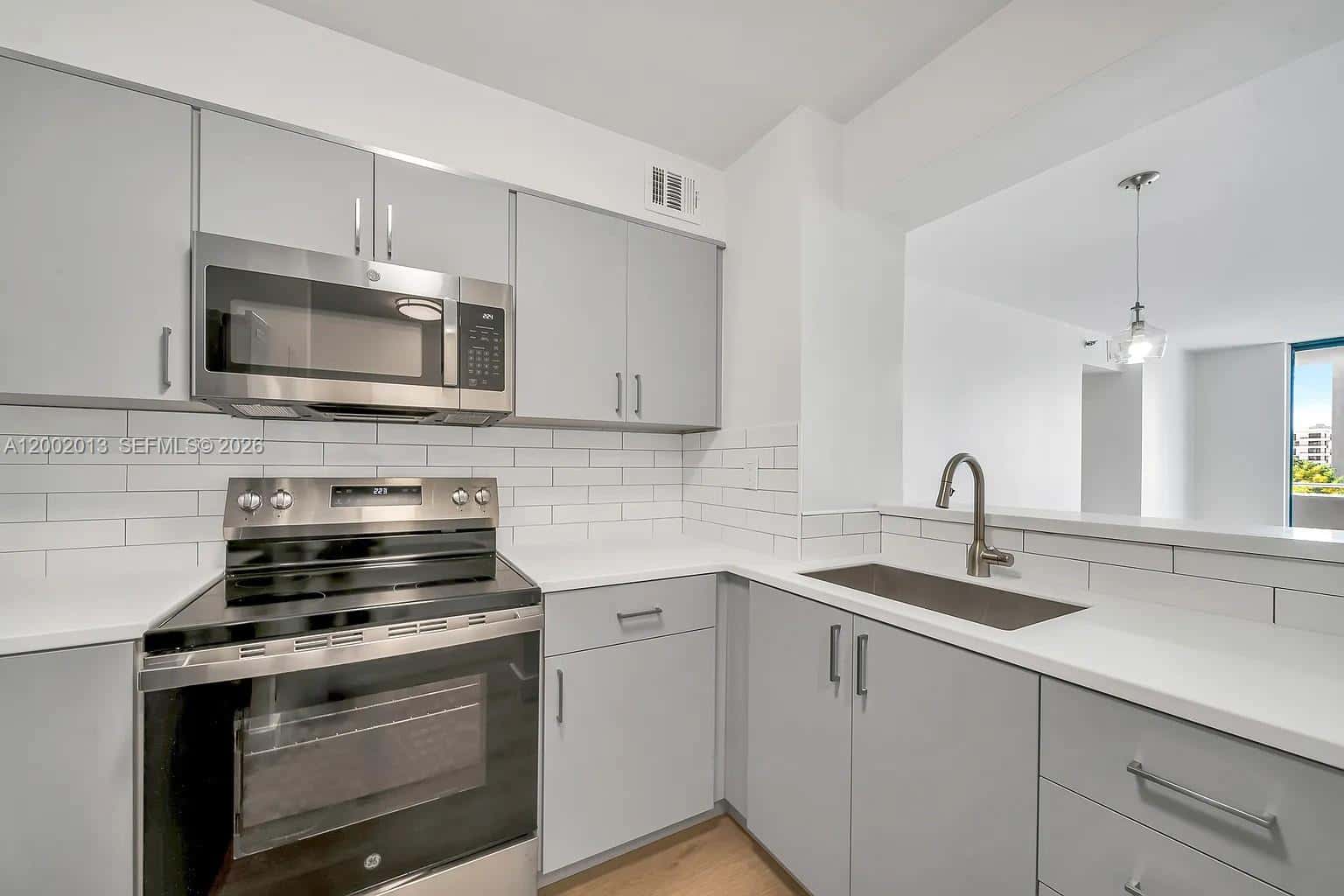 501 SW 1st St # 502, Miami FL 33130