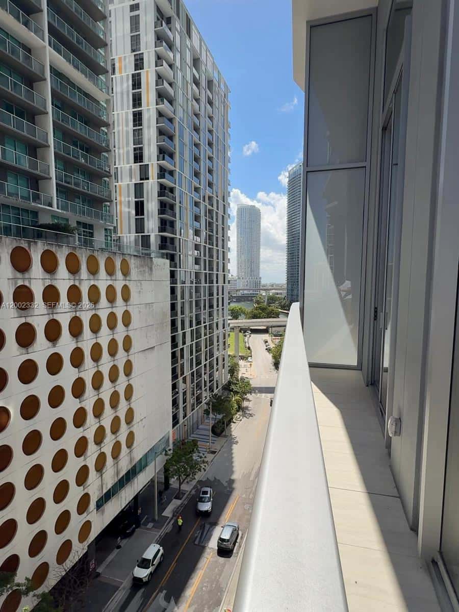 77 SE 5th street # 1010, Miami FL 33131