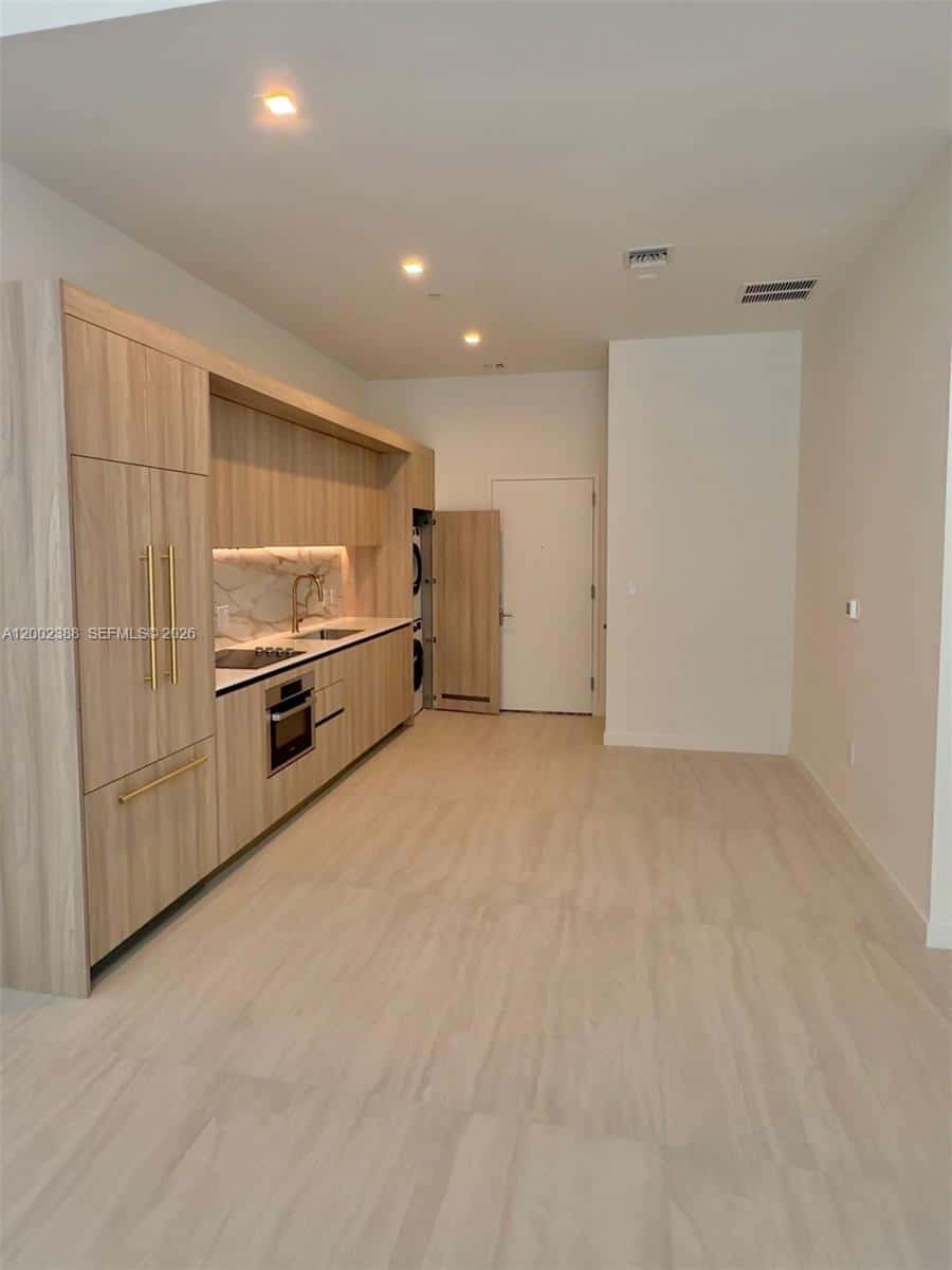 77 SE 5th Street # 1208, Miami FL 33131