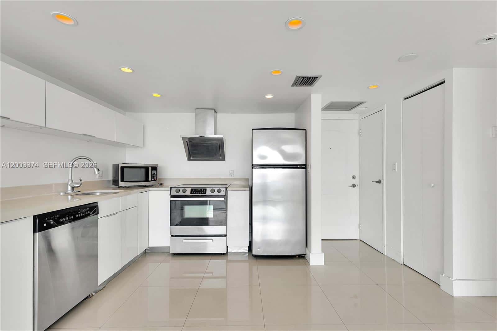 100 Bayview Dr # 1002, Sunny Isles Beach FL 33160