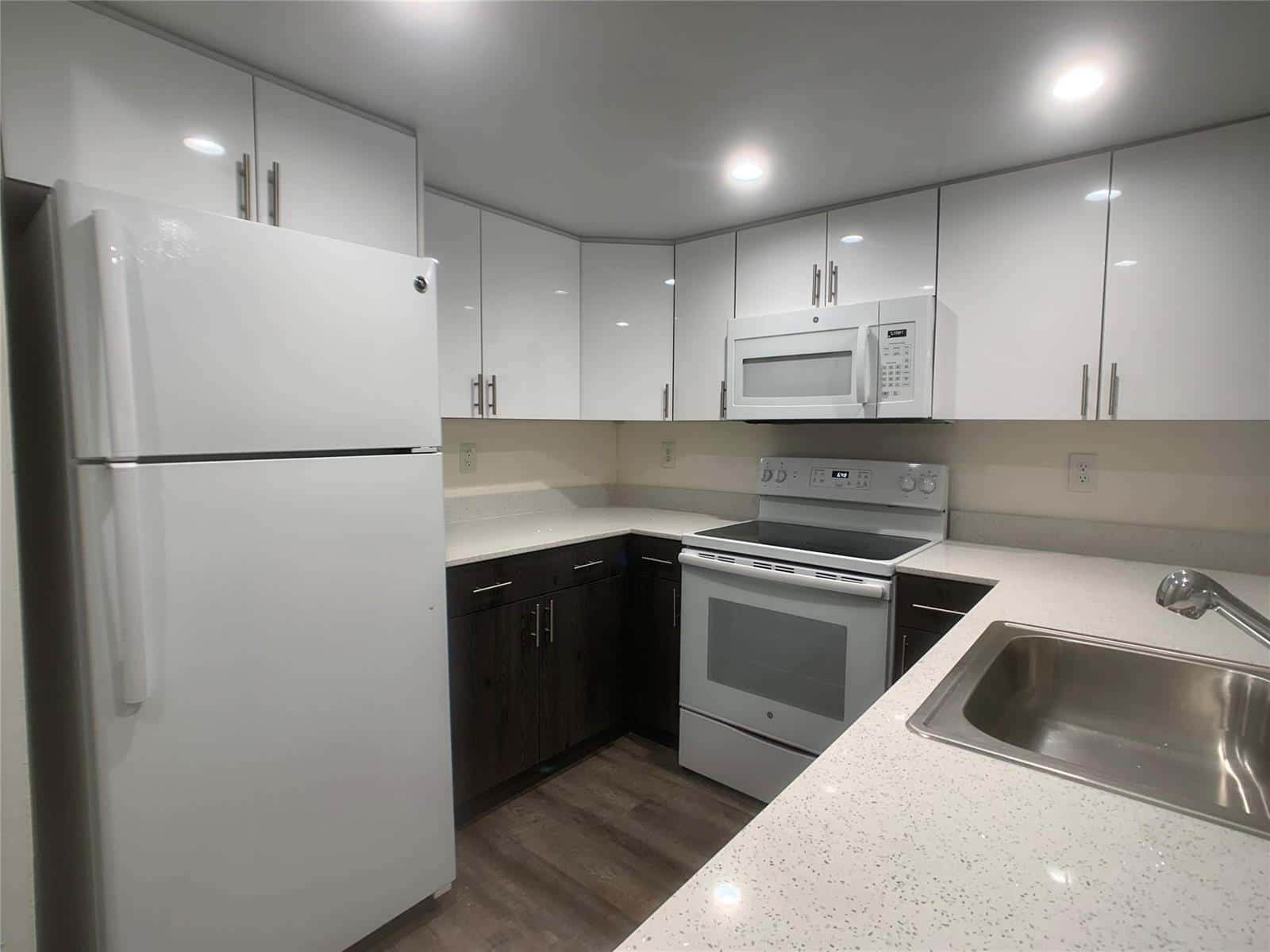 18335 NW 68 Avenue # 104, Hialeah FL 33015
