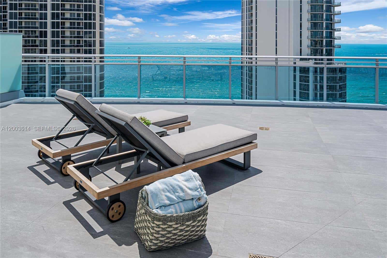 17550 Collins Ave, Sunny Isles Beach FL 33160