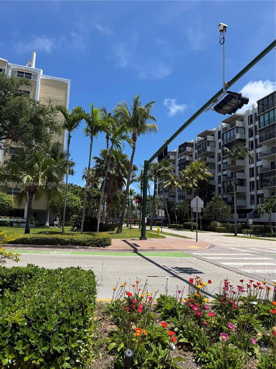200 Galen Dr # 111, Key Biscayne FL 33149