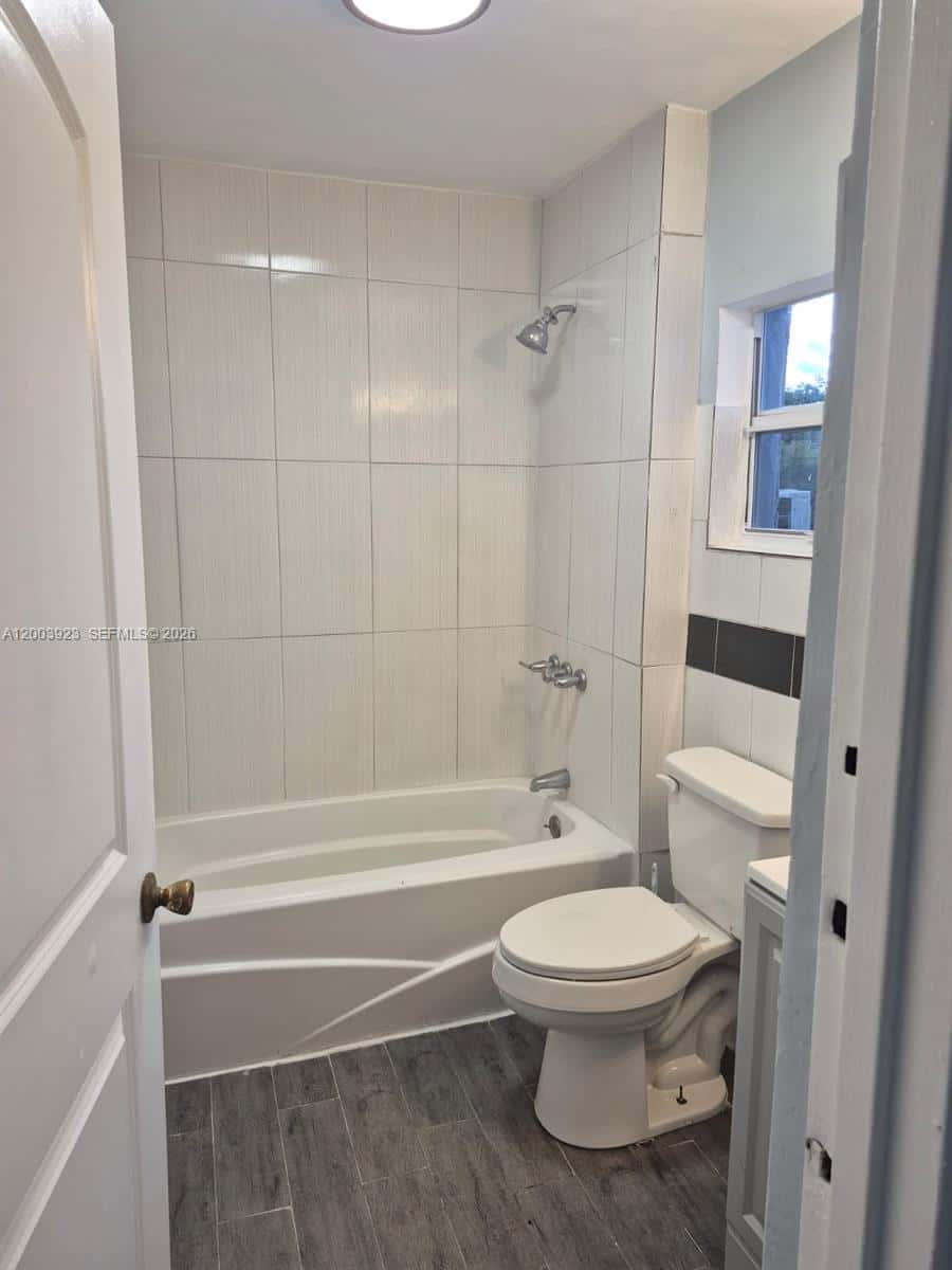 1231 NW 101st St # 2, Miami FL 33147