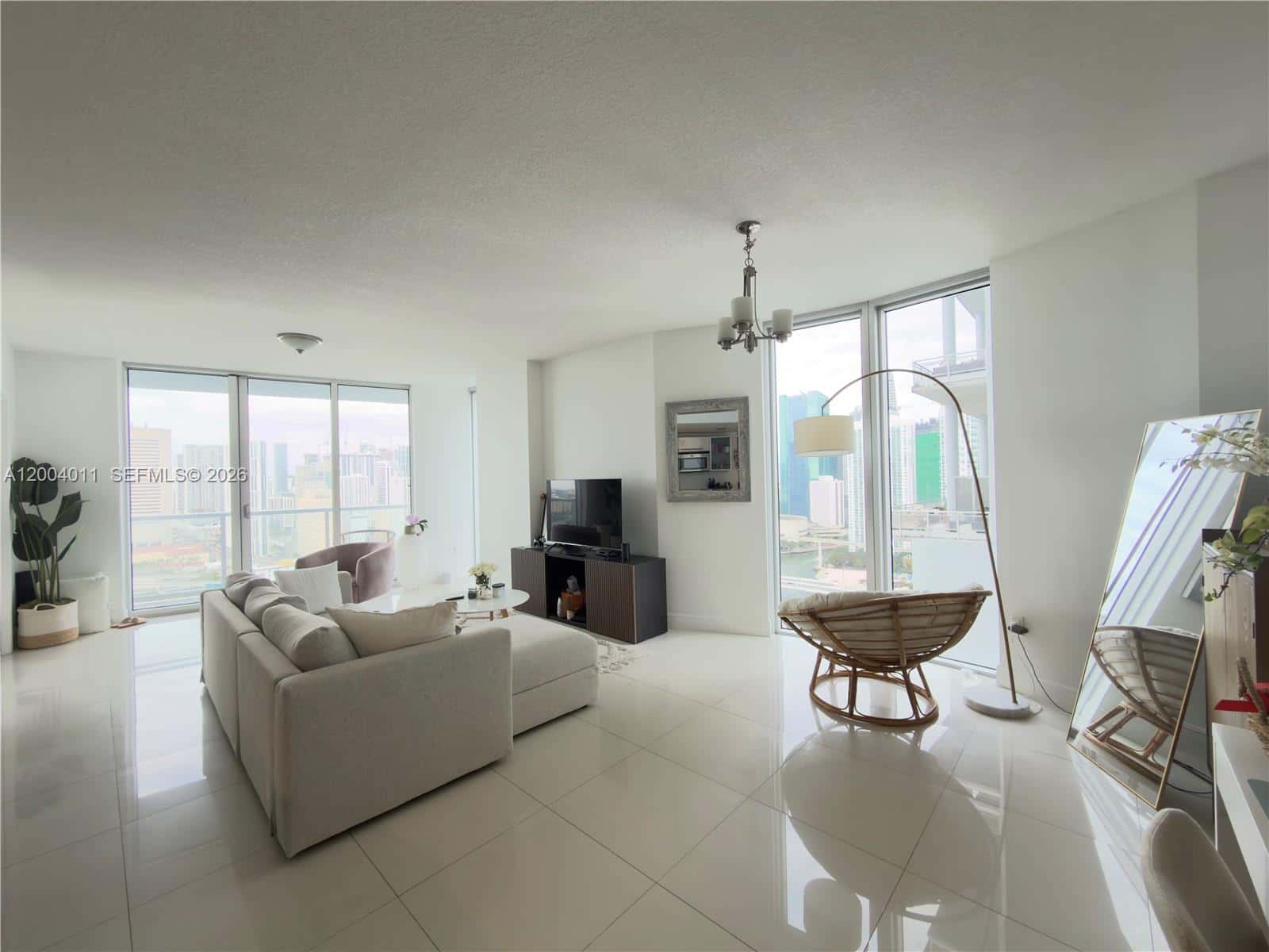 185 SW 7th St # 2711, Miami FL 33130