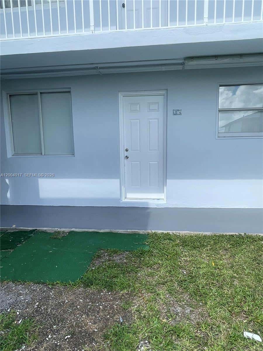 1255 W 49th Pl # E102, Hialeah FL 33012