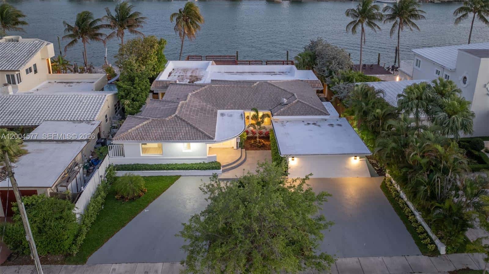 1690 Daytonia Rd, Miami Beach FL 33141