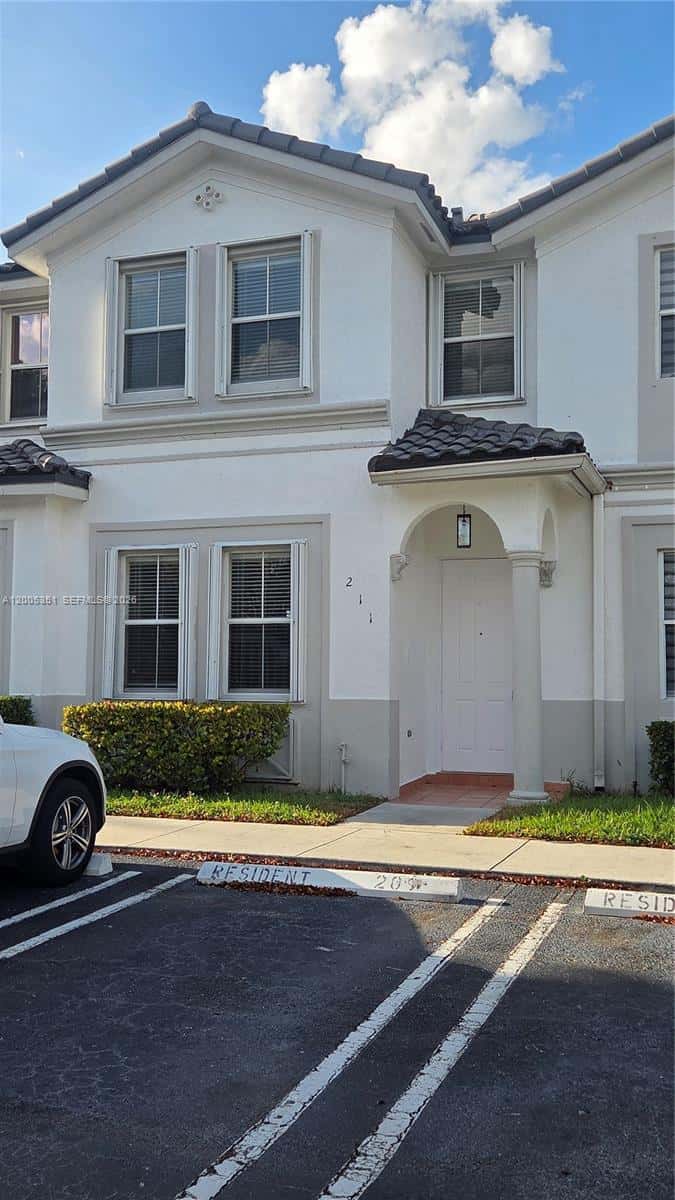 5440 NW 107th Ave # 211, Doral FL 33178