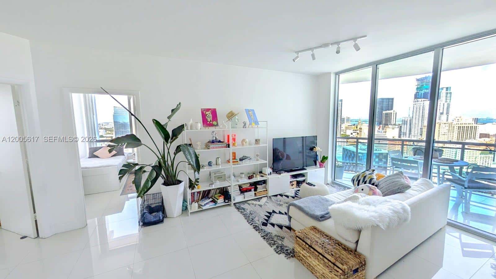 350 S Miami Ave # 2813, Miami FL 33130