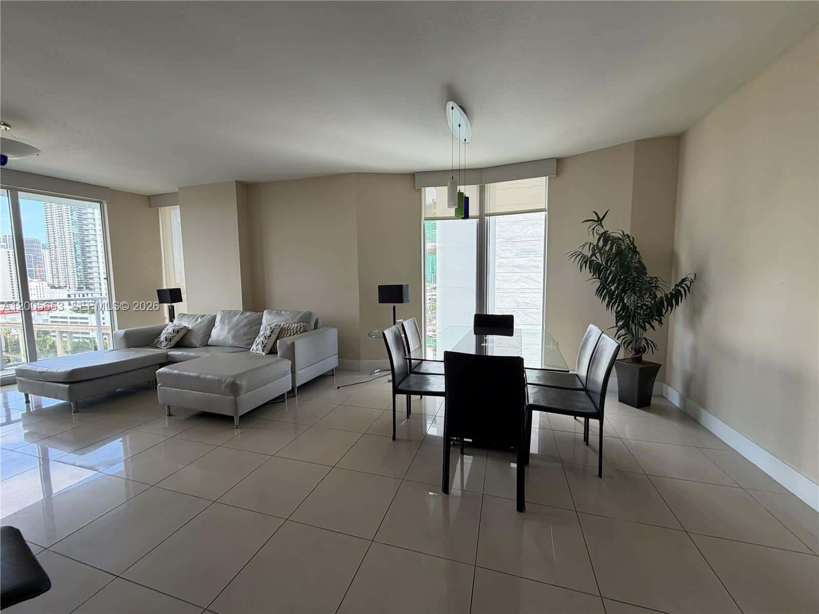 185 SW 7th St # 1511, Miami FL 33130