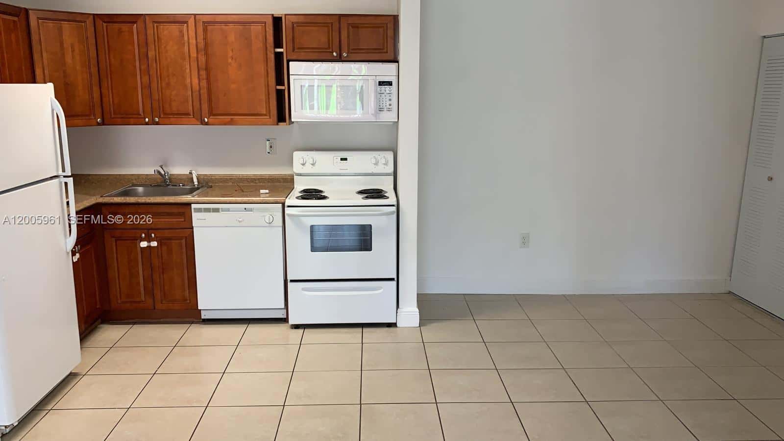 7090 NW 179th St # 108, Hialeah FL 33015