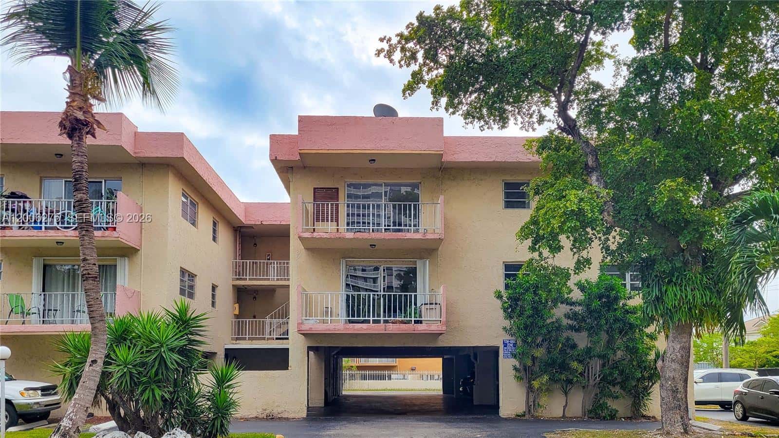 3522 NE 171st St # 308, North Miami Beach FL 33160