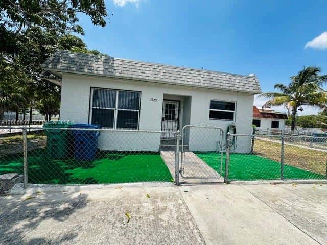3929 NW 207th St Rd, Miami Gardens FL 33055
