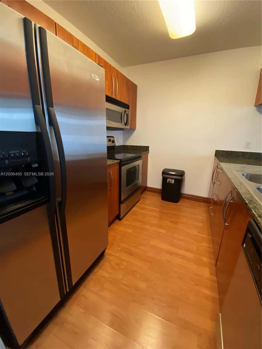 1200 Brickell Bay Dr # 1914, Miami FL 33131