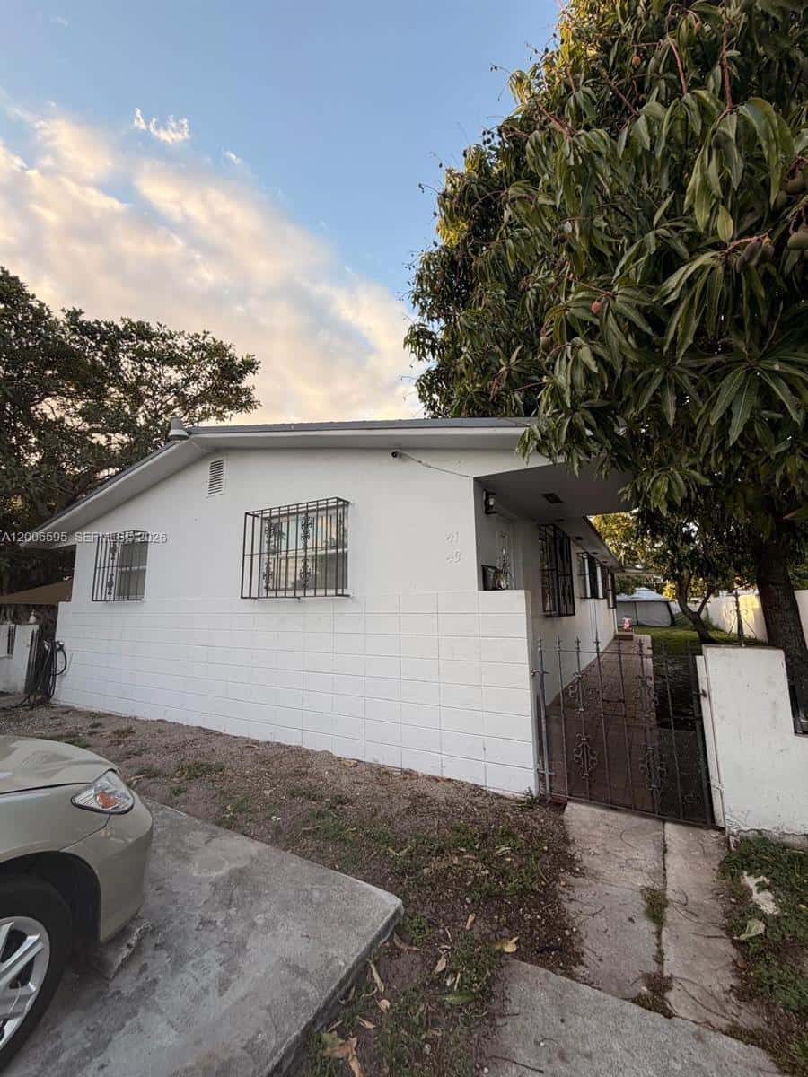 41 E 20th St, Hialeah FL 33010