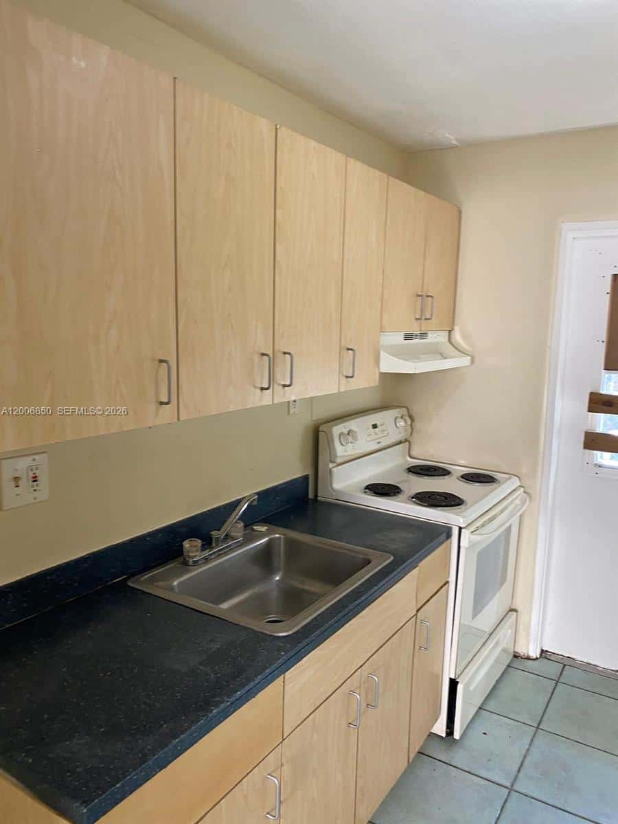1319 NW 60th St # 5, Miami FL 33142