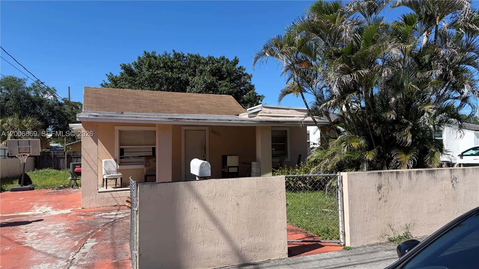2071 NW 86th St, Miami FL 33147