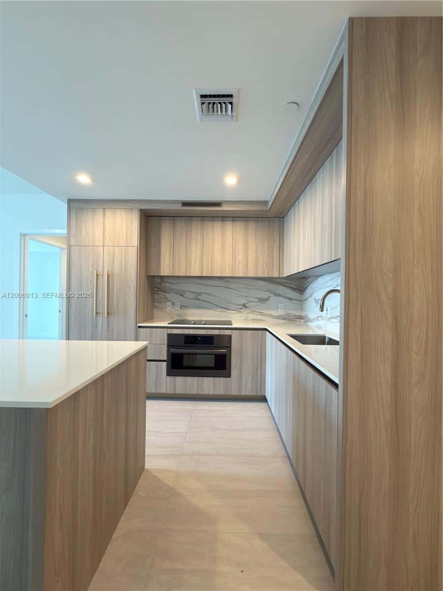 77 SE 5th St # 1602, Miami FL 33131