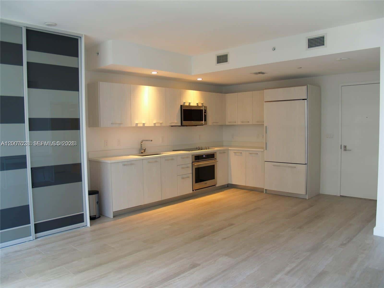 55 SW 9th St # 2502, Miami FL 33130