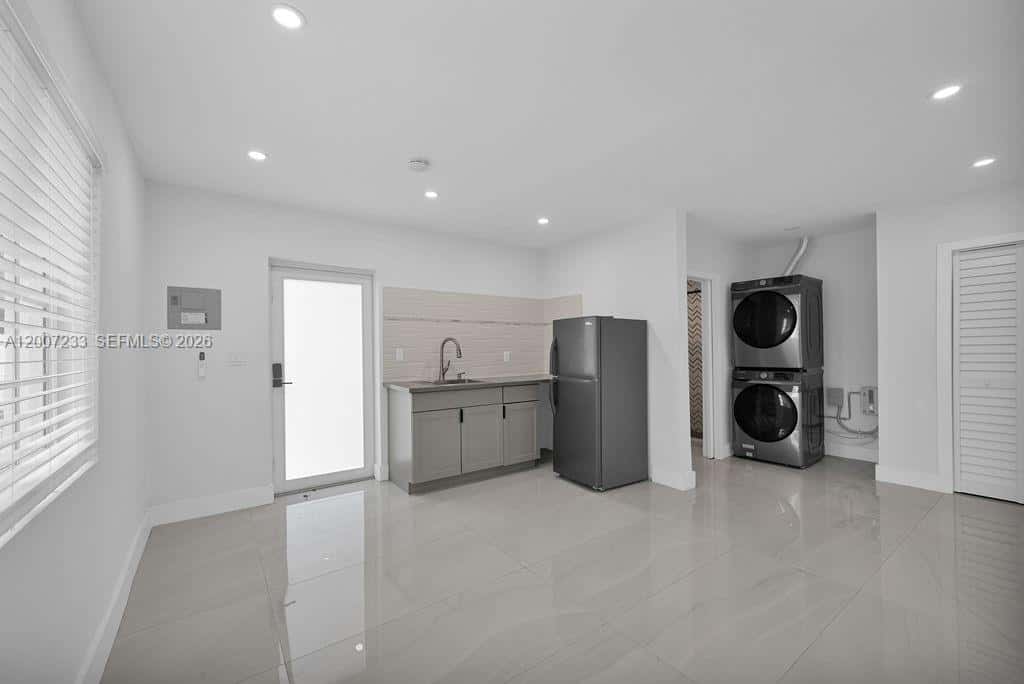 570 NW 48th St # B, Miami FL 33127