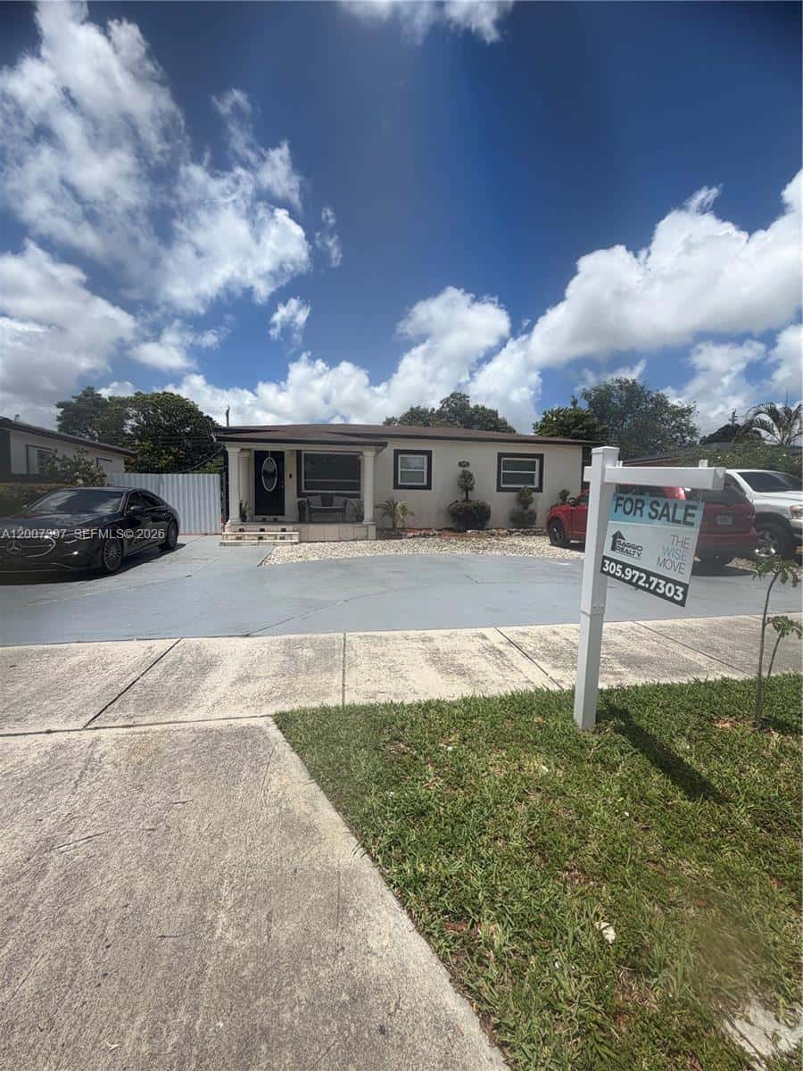 571 E 60th St, Hialeah FL 33013