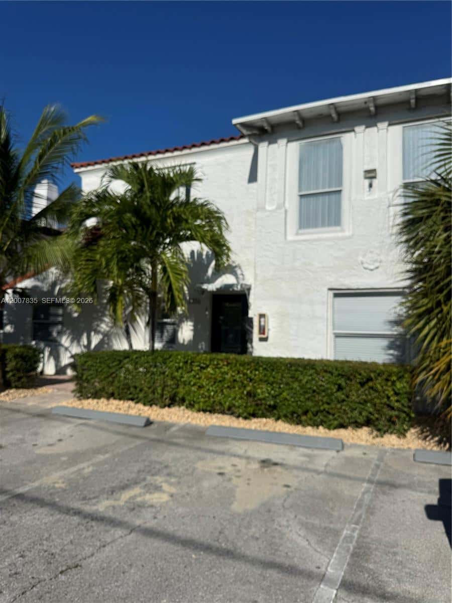 2816 Pine Tree Dr # 3, Miami Beach FL 33140