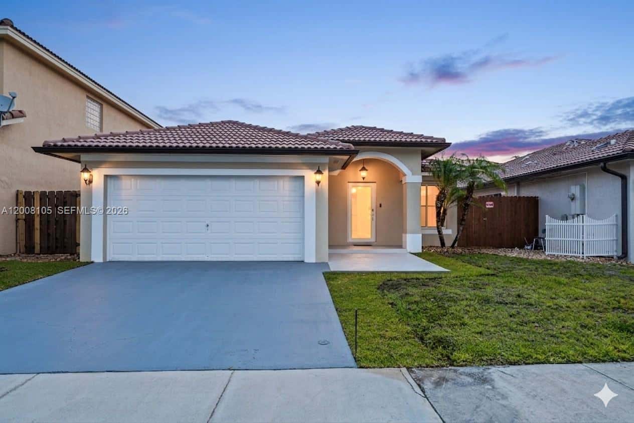 21505 SW 89th Path, Cutler Bay FL 33189