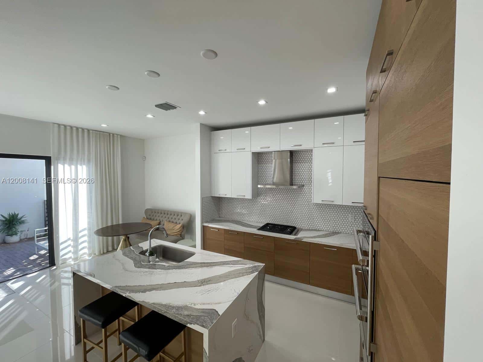 8283 NW 44th St, Doral FL 33166