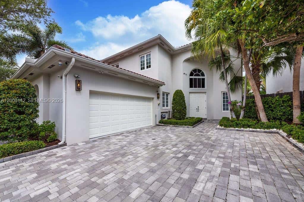 3949 194th Ln, Sunny Isles Beach FL 33160