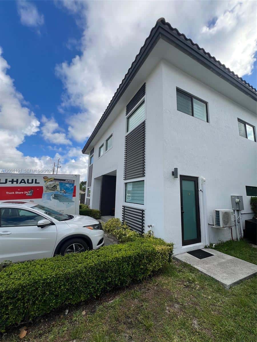 20007 SW 122nd Ct # 20007B, Miami FL 33177