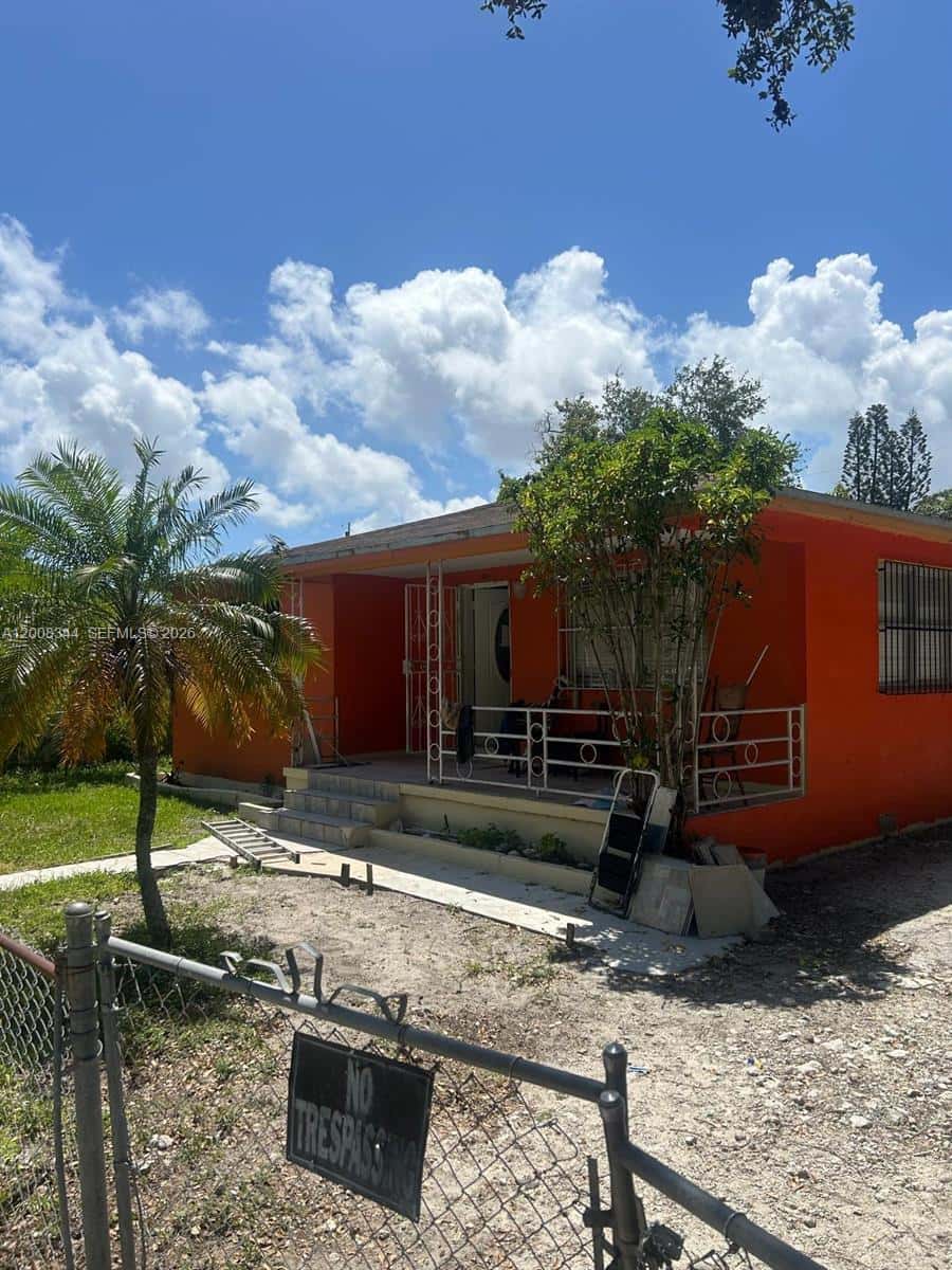 1118 NW 47th St, Miami FL 33127