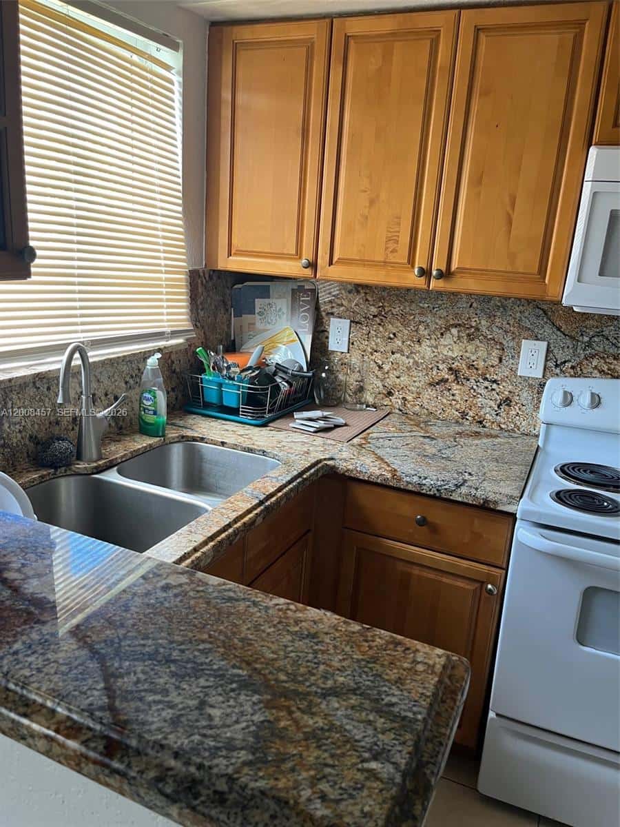 403 NW 84th St # 403, Miami FL 33150