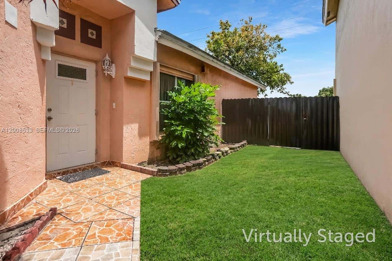 18825 NW 52nd Ct, Miami Gardens FL 33055