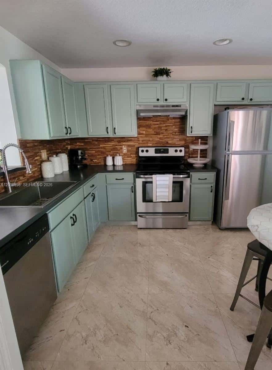 16504 SW 71st Ter, Miami FL 33193
