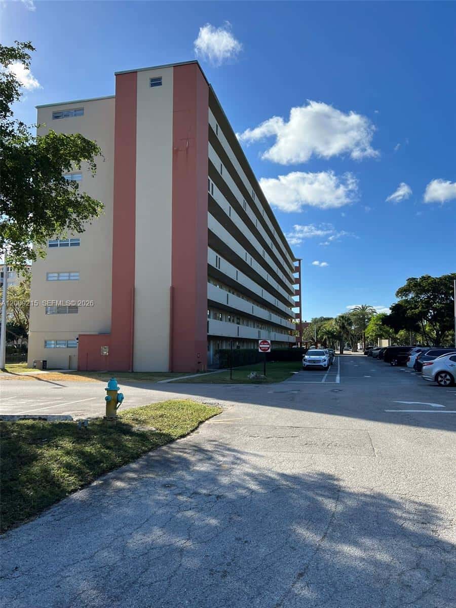 1770 NE 191st St # 1, Miami FL 33179