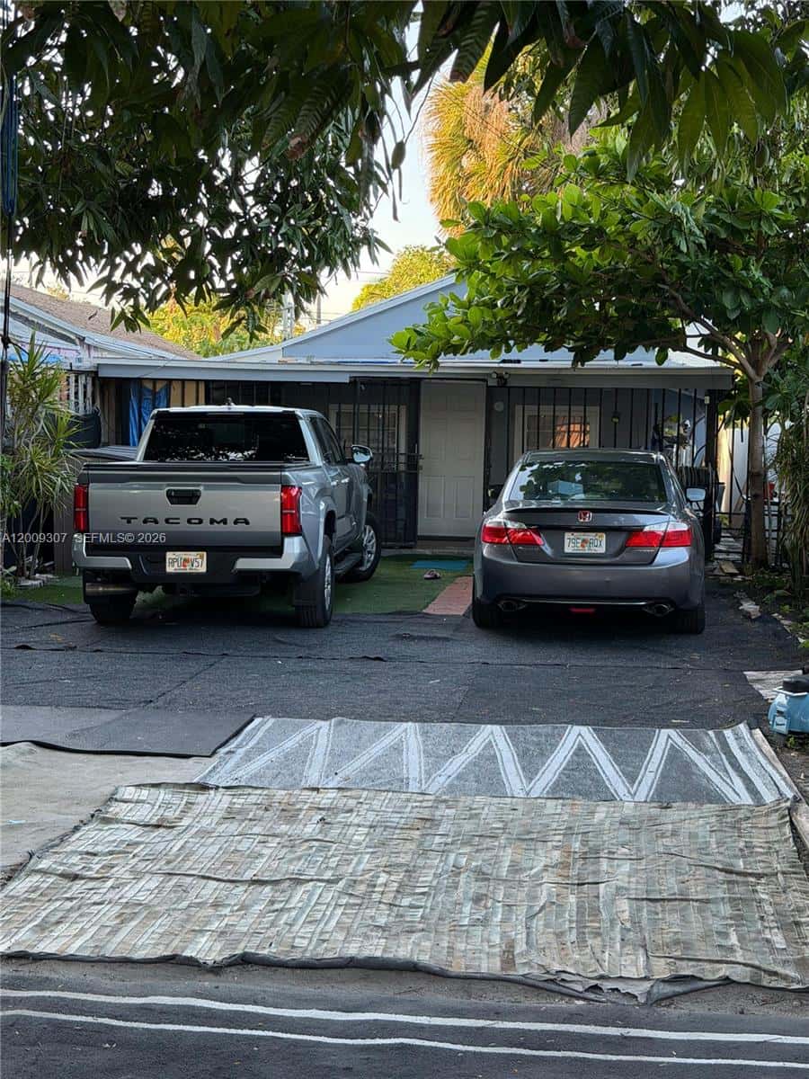 1111 NW 26th St, Miami FL 33127